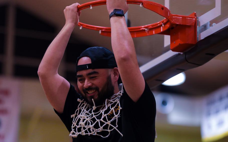 Ed Manalac celebrates a title.