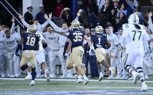 Navy cornerback Dashaun Peele (1) runs back an interception for a touchdown against Charlotte during the first half of an NCAA college football game, Saturday, Oct. 19, 2024, in Annapolis, Md. (AP Photo/Nick Wass)