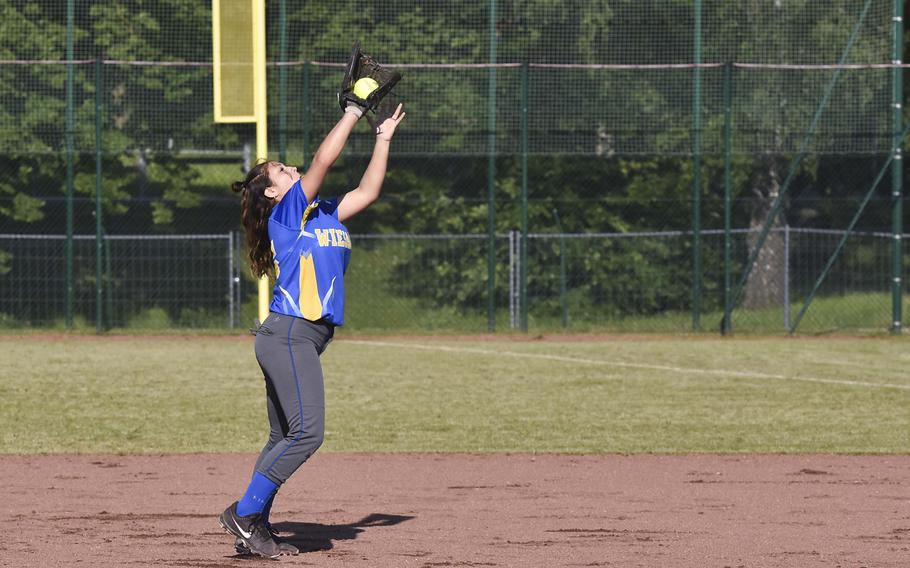 Wiesbaden junior Roni Massey catches an infield fly ball against Kaiserslautern during the European championships on May 22, 2024, in Kaiserslautern, Germany.