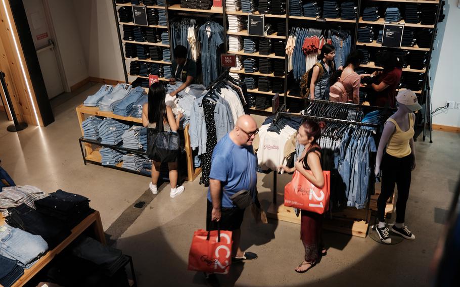 U.S. consumer confidence fell in February for the first time in four months as Americans’ views deteriorated about the outlook for the economy, the job market and financial conditions.