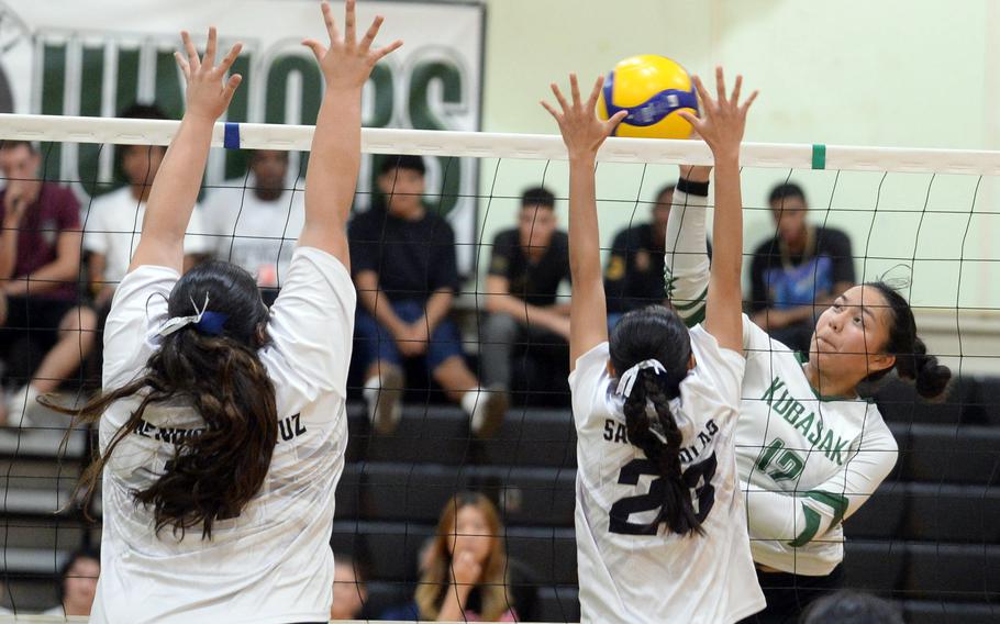 Ayeli Rocha hits the ball.