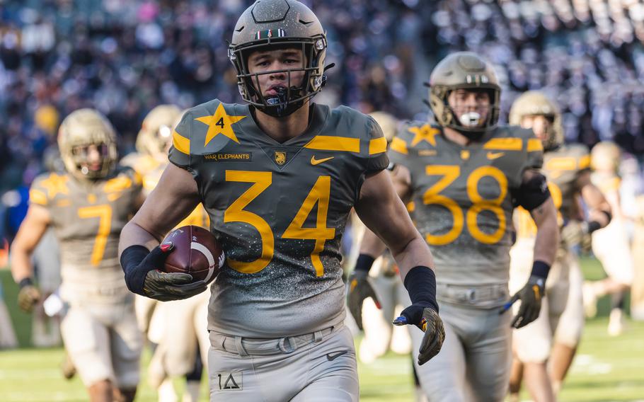 West Point football star Andre Carter now free to pursue NFL career