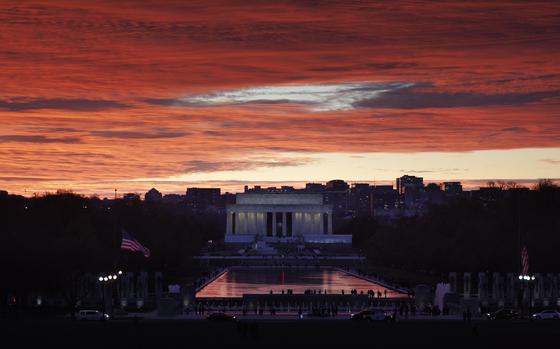 The Lincoln Memorial at sunset on Dec. 7. MUST CREDIT: Tom Brenner for The Washington Post