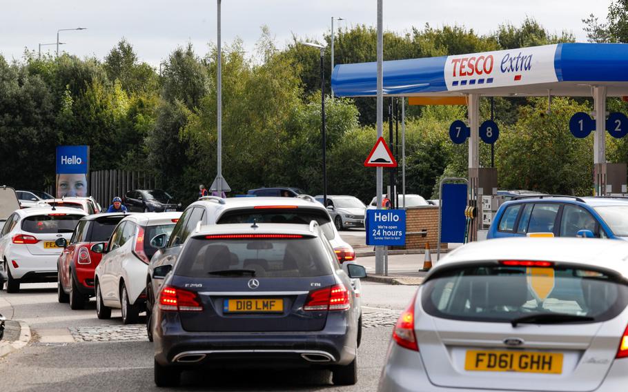 Drivers queue for fuel at a Tesco petrol station in Ashby-de-la-Zouch, U.K., on Sept. 24. 