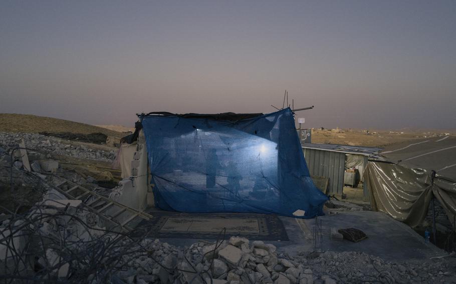 Family of Yasser al-Hathaleen in tent