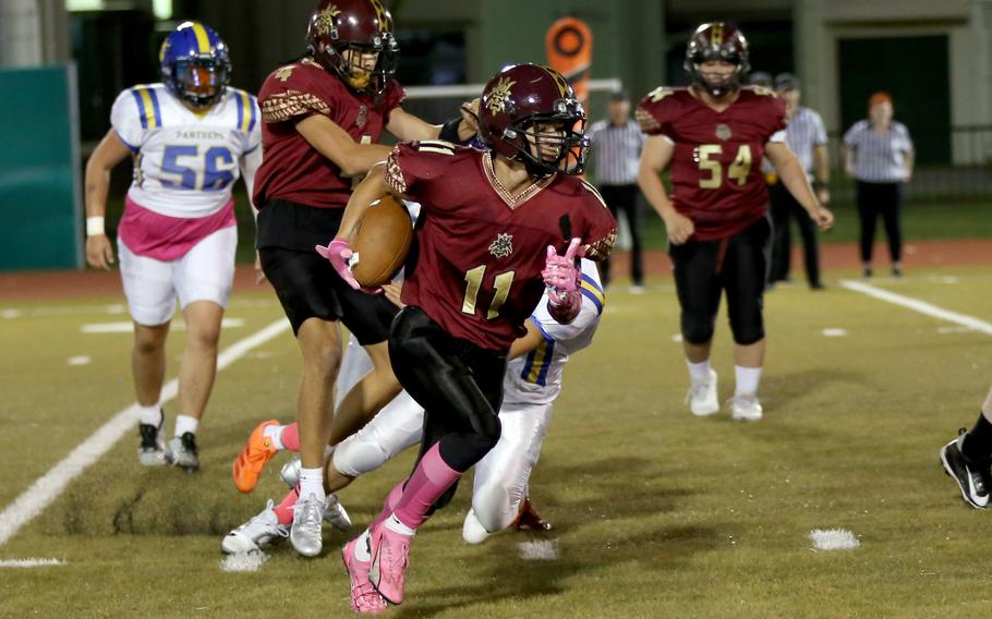 Kameron Ramos runs with the ball.