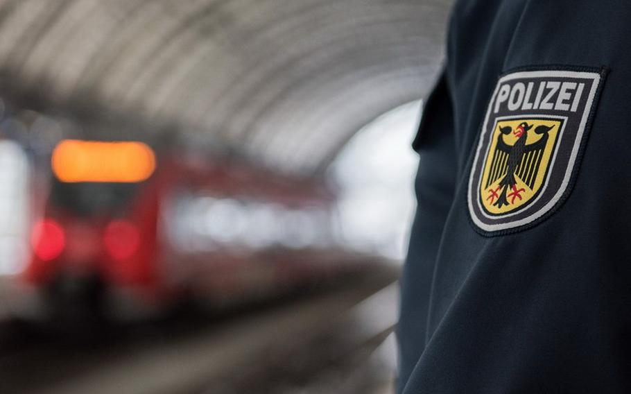 Police briefly evacuated the Kaiserslautern Hauptbahnhof early Friday after two unattended suitcases were found, later claimed by a student, with no threat detected.