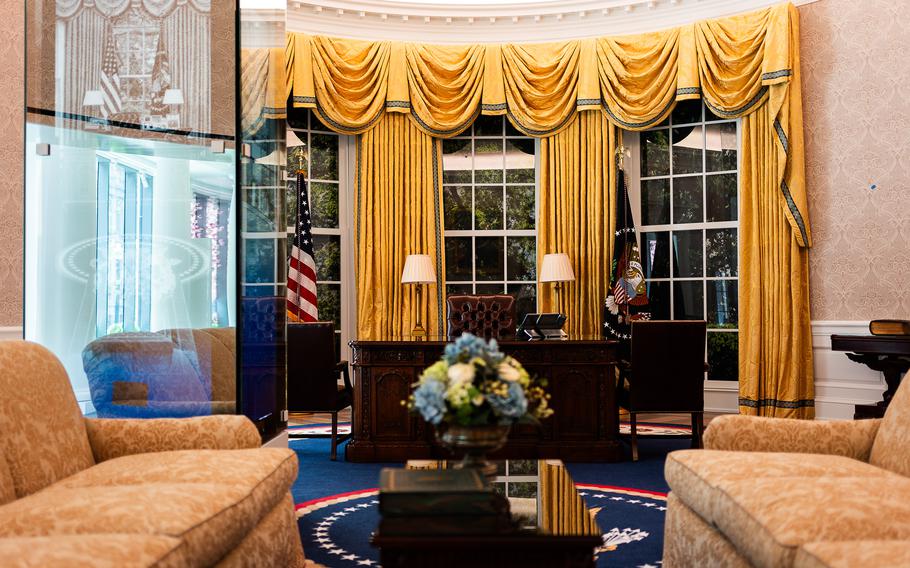 The Oval Office Replica