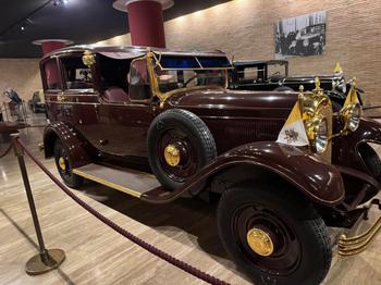 Classic “Pope-mobile” at the Vatican museums