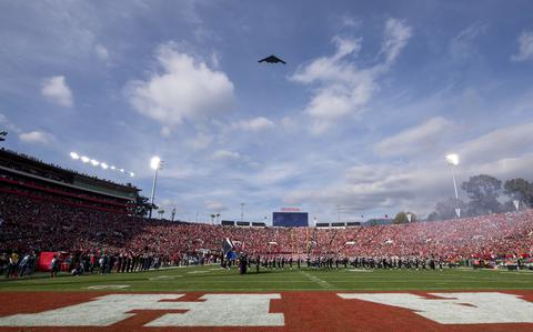 B-2 Spirit To Fly Over Rose Bowl After Being Grounded Last Year | Stars ...