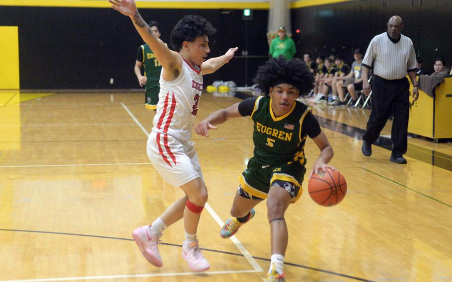 Dominque Waters dribbles near Derek Ulrich.