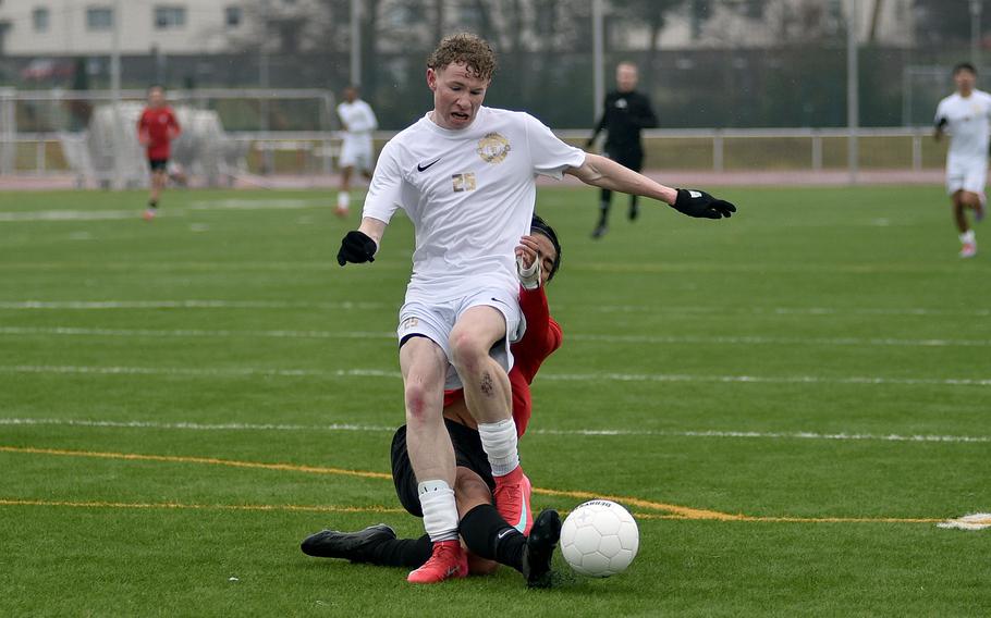 Gavin Cahandig pokes the ball away.