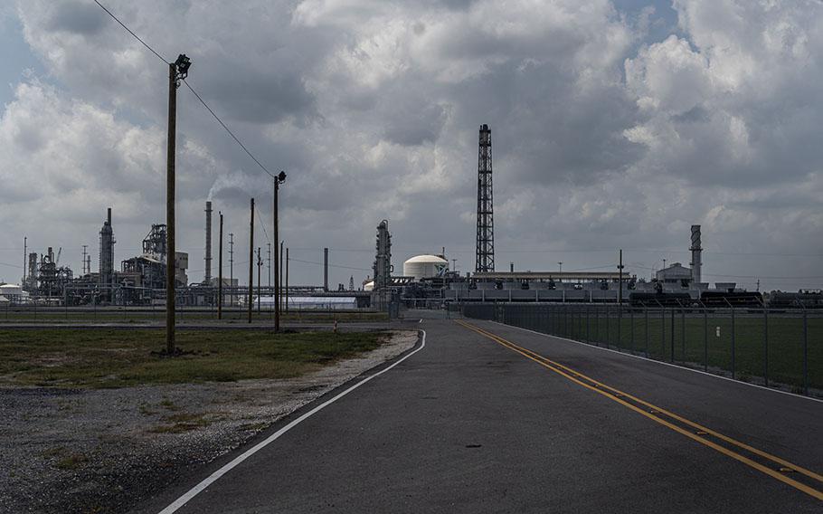 CF Industries describes its Donaldsonville Complex as the world’s largest ammonia plant, covering 1,400 acres along the west bank of the Mississippi River. 