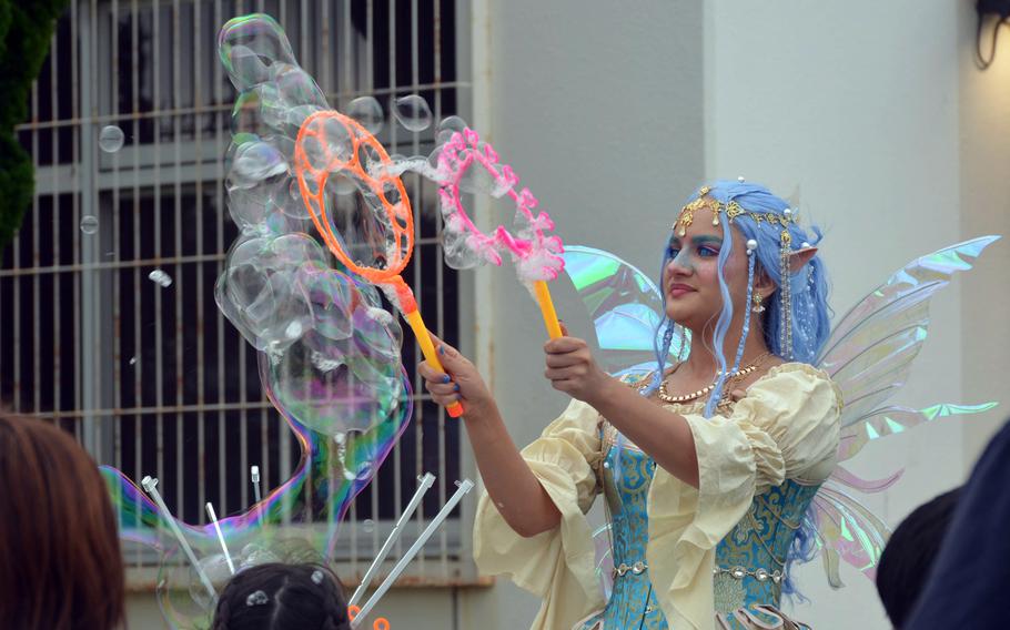 A street performer makes bubbles for children on Friendship Day at Yokosuka Naval Base.