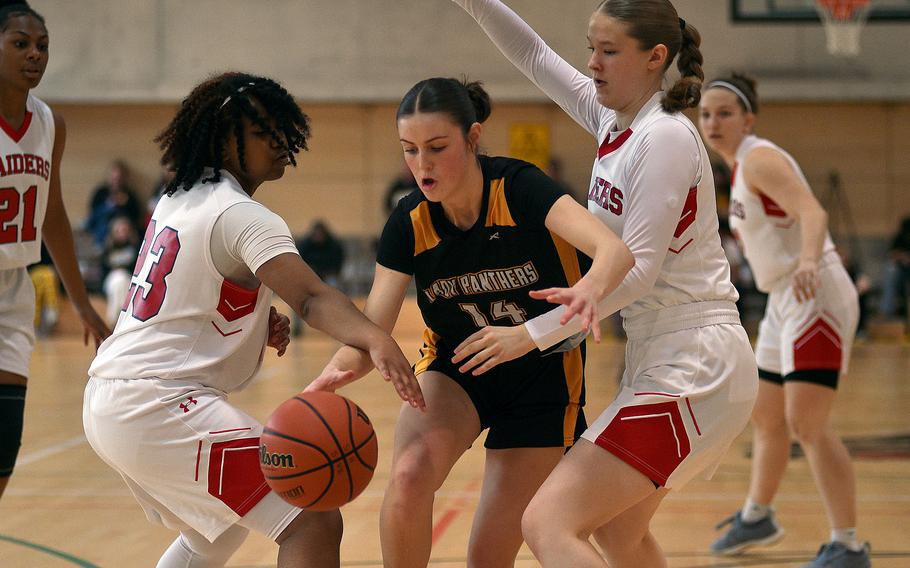 Hannah Holmes tries to navigate through the defense.