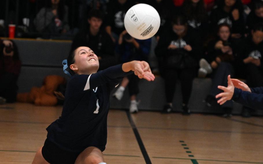 Xofia Pineda Wood stretches for the ball.