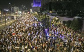 People protest against Israeli Prime Minister Benjamin Netanyahu's government and call for the release of hostages held in the Gaza Strip by the Hamas militant group, in Tel Aviv, Israel, Saturday, June 15, 2024. (AP Photo/Maya Alleruzzo)