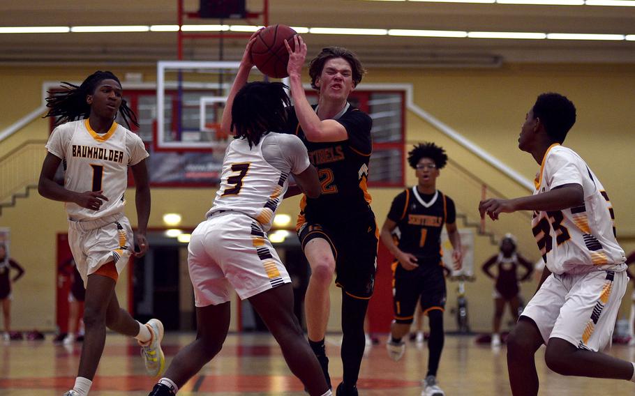 Zander Doulder drives to the basket.