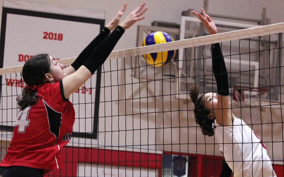 Giovanna Kennedy and Mariko Kurosawa battle at the net.