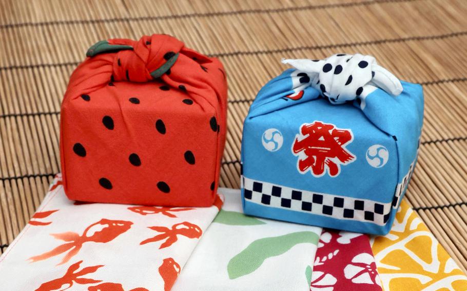 The Mamegui store in Tokyo Station’s Gransta shopping area offers small tenugui hand towels in a variety of designs. 