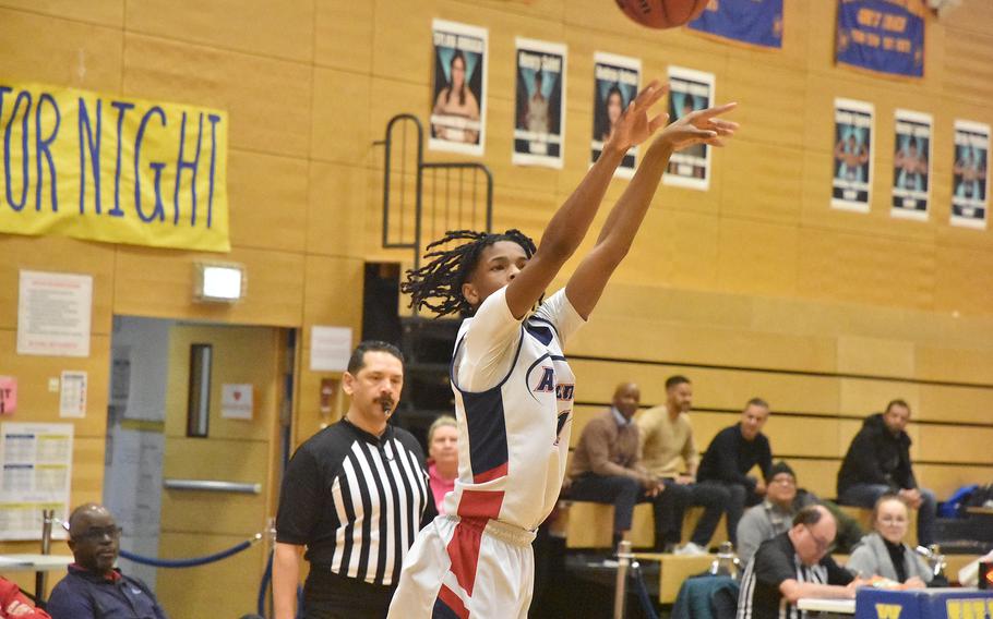 Bryson Russell shoots a three.