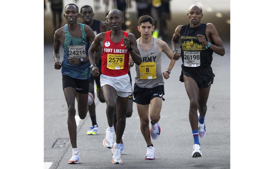 The leaders in the first mile of the 40th Army Ten Miler 