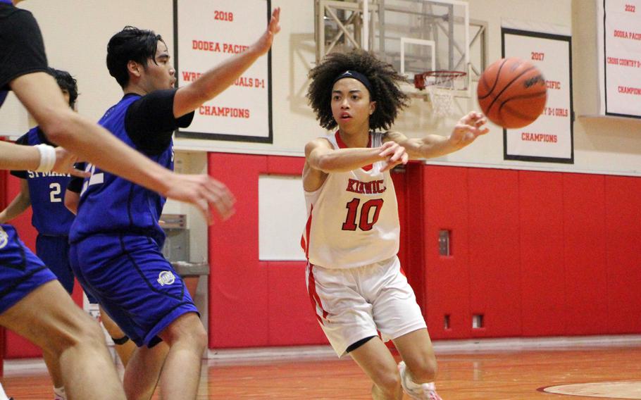 Taishi Boyd passes the ball.