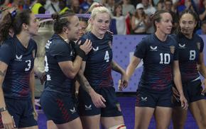 The United States team celebrate after winning their women's quarterfinal Rugby Sevens match between Great Britain and the United States at the 2024 Summer Olympics, in the Stade de France, in Saint-Denis, France, Monday, July 29, 2024. The US on the game 17-7. (AP Photo/Tsvangirayi Mukwazhi)