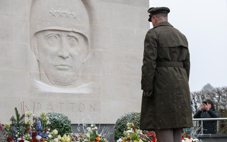 Commander of U.S. Army Garrison Benelux lays a wreath at a memorial.