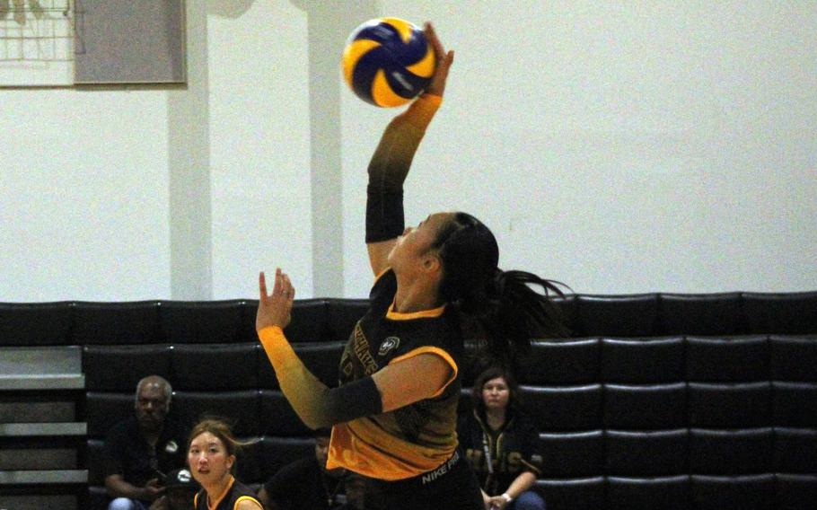 Humphreys’ Evelyn Kim drives the ball against Yongsan during Friday’s Korea girls volleyball match. The Guardians won in straight sets.