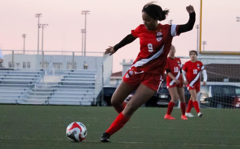 Alyssa Staples gets set to kick.