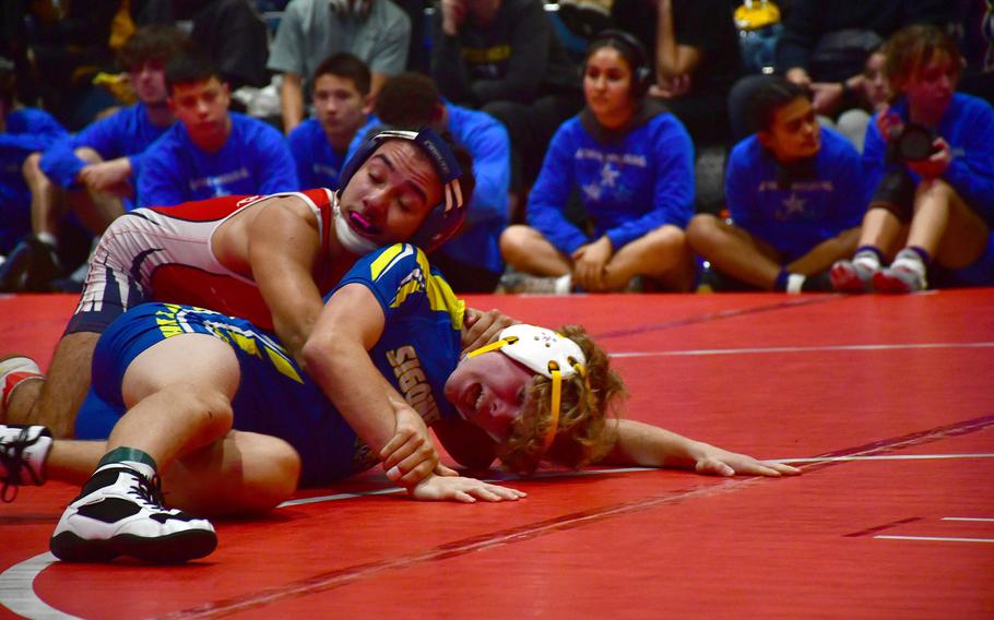 Alejandro Gonzolaz and Caiden Roche battle.