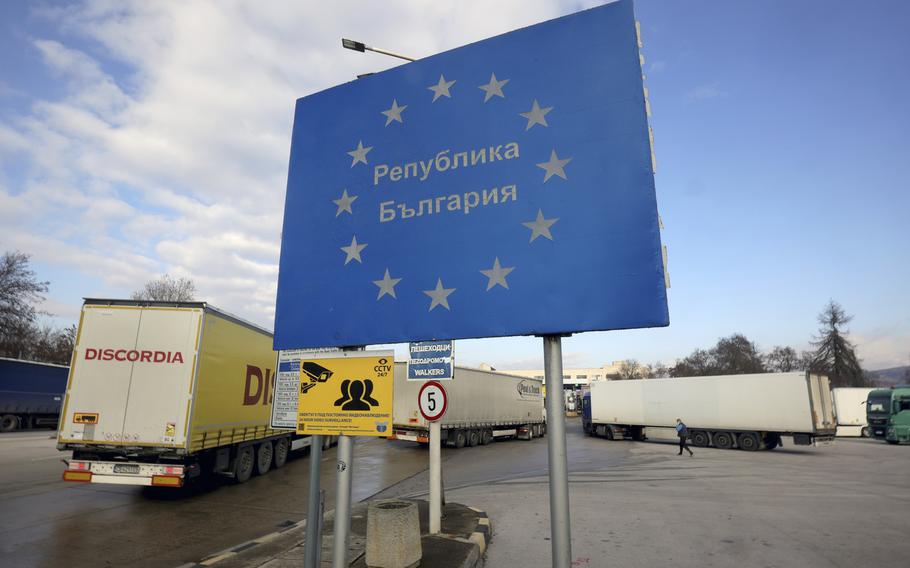 A large blue sign says“република българия” or  “Republic of Bulgaria” in Bulgarian.