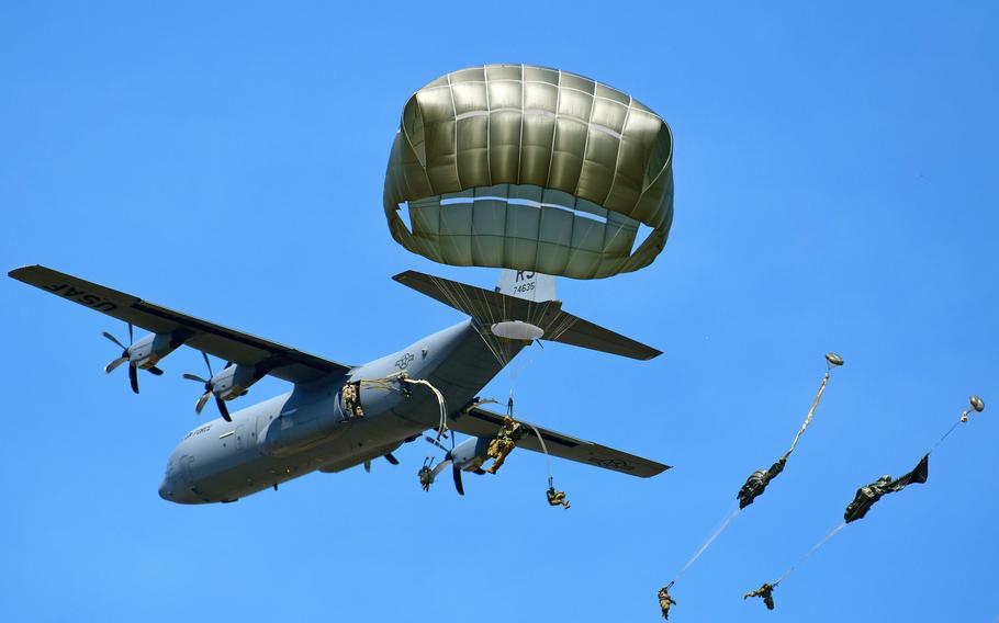 US Army airborne units, special ops troops launch large drills in