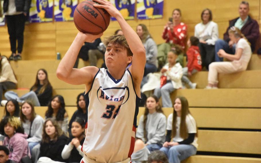 Nash Stoner shoots from the baseline.