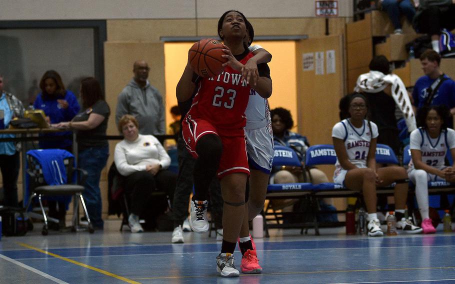 Shayla King drives along the baseline.