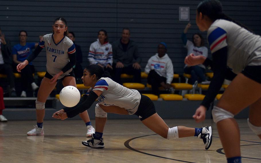 Nataliya Roa dives for the ball.