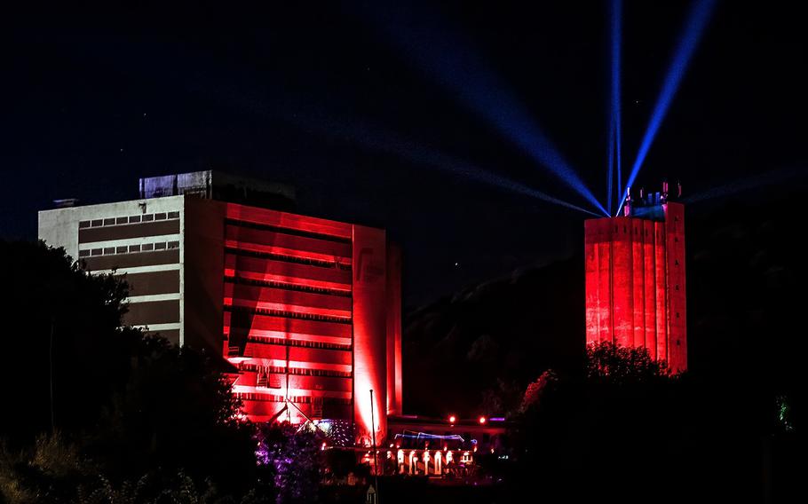 
The Apollon Visual Arts Festival, held at Saarbrücken’s East Harbor Sept. 18-22, 2024, features an immersive showcase of light art, 3D mapping and laser scenography, transforming historic buildings into a mesmerizing visual experience.