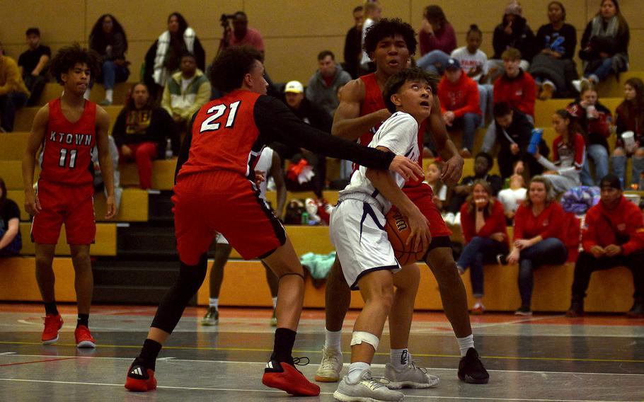 Darion Jose looks up at the basket.