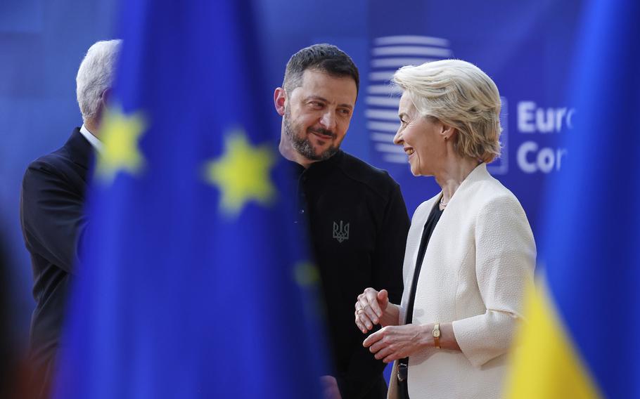 Zelenskyy and von der Leyen smile at the European summit.