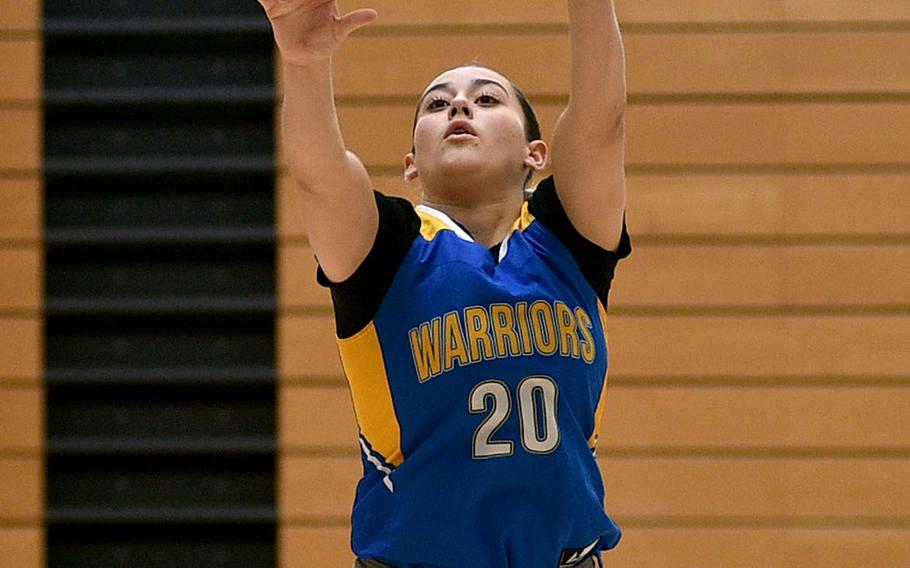 Natalia Bergdorf shoots a free throw.