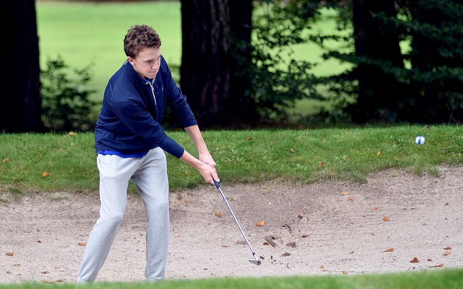 Michael Schmiedel chips out of a sand trap.