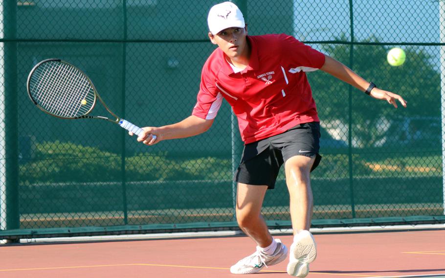 Nile C. Kinnick's Aaden Otteson readies a return during Tuesday's Kanto Plain tennis matches. Otteson beat American School In Japan's Shion Steinberg 8-2.