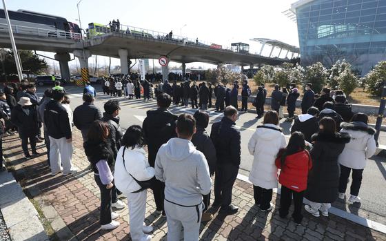 Mourners wait to pay tribute to the victims of a plane fire at an airport in South Korea.