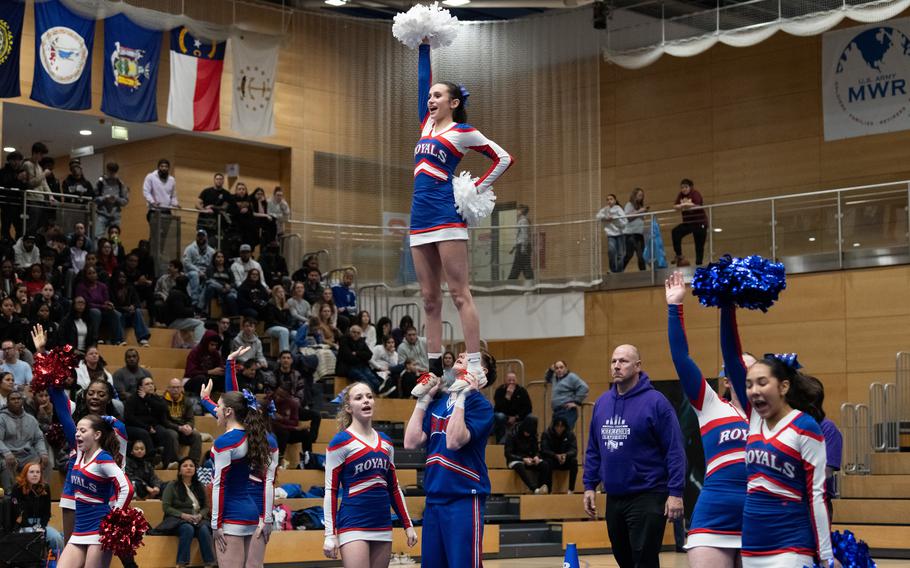 Ramstein cheerleaders compete.