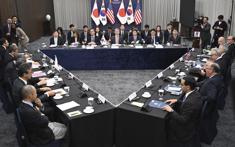 Trilateral meeting between the vice foreign ministers of Korea and Japan and the U.S. deputy secretary of state in Seoul, Oct. 16, 2024.