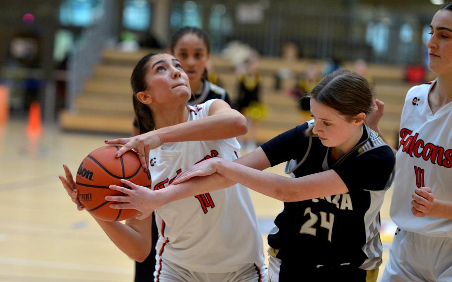 Leah Renk looks to score.