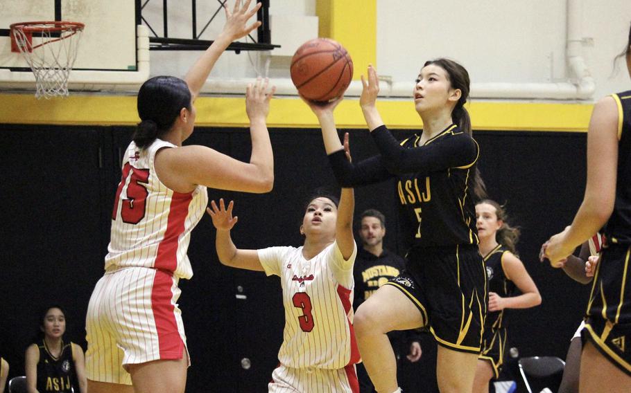 Gwen Tsai puts up a shot.