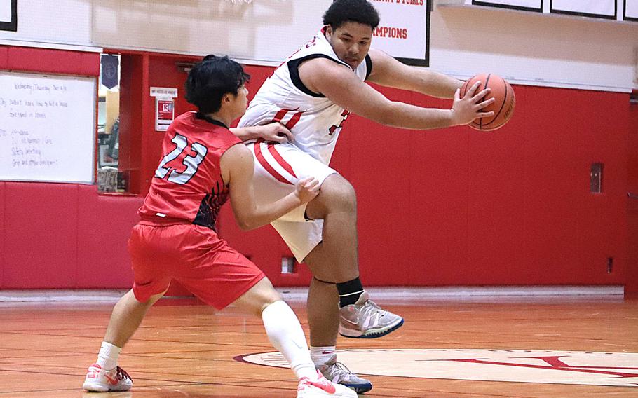 Tylar Stephens protects the ball.