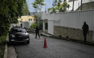 FILE - A police patrol car sits parked outside Argentina's embassy where some members of Venezuela's opposition are seeking asylum inside, in Caracas, Venezuela, July 31, 2024, three days after the contested presidential election. (AP Photo/Matias Delacroix, File)